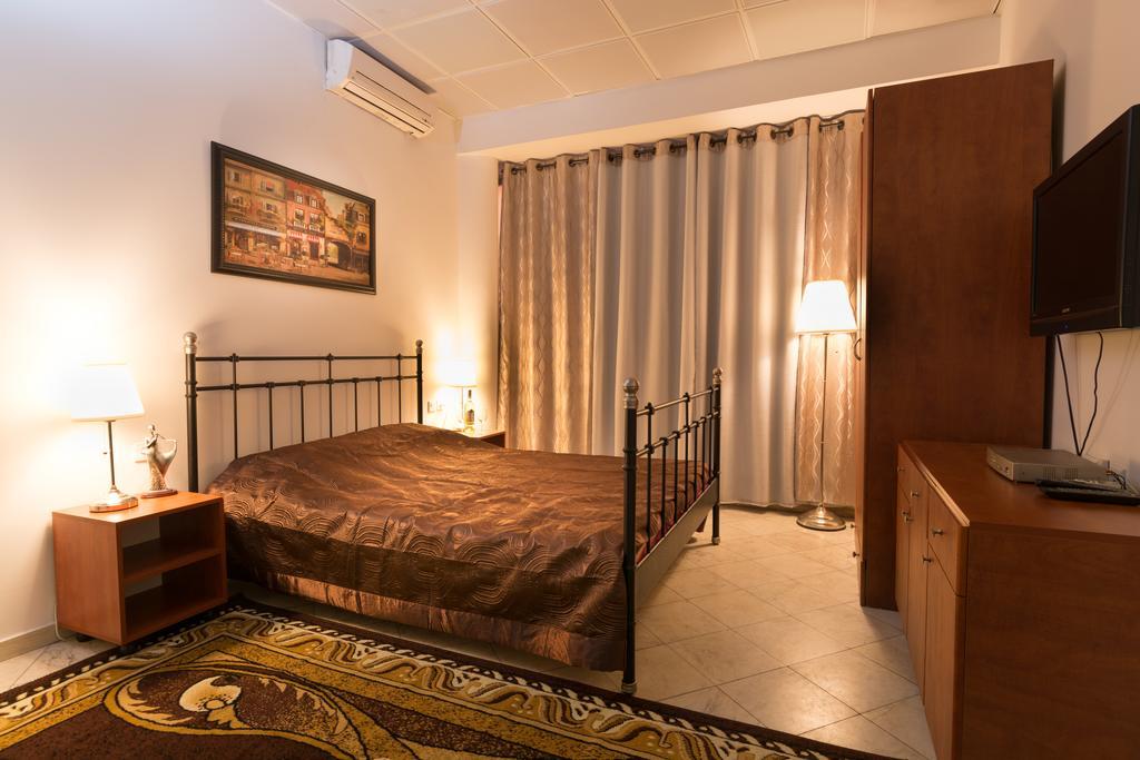Hotel Rothschild 37 Бат-Ям Номер фото
