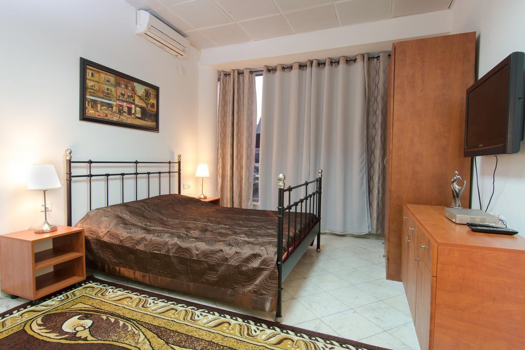 Hotel Rothschild 37 Бат-Ям Экстерьер фото